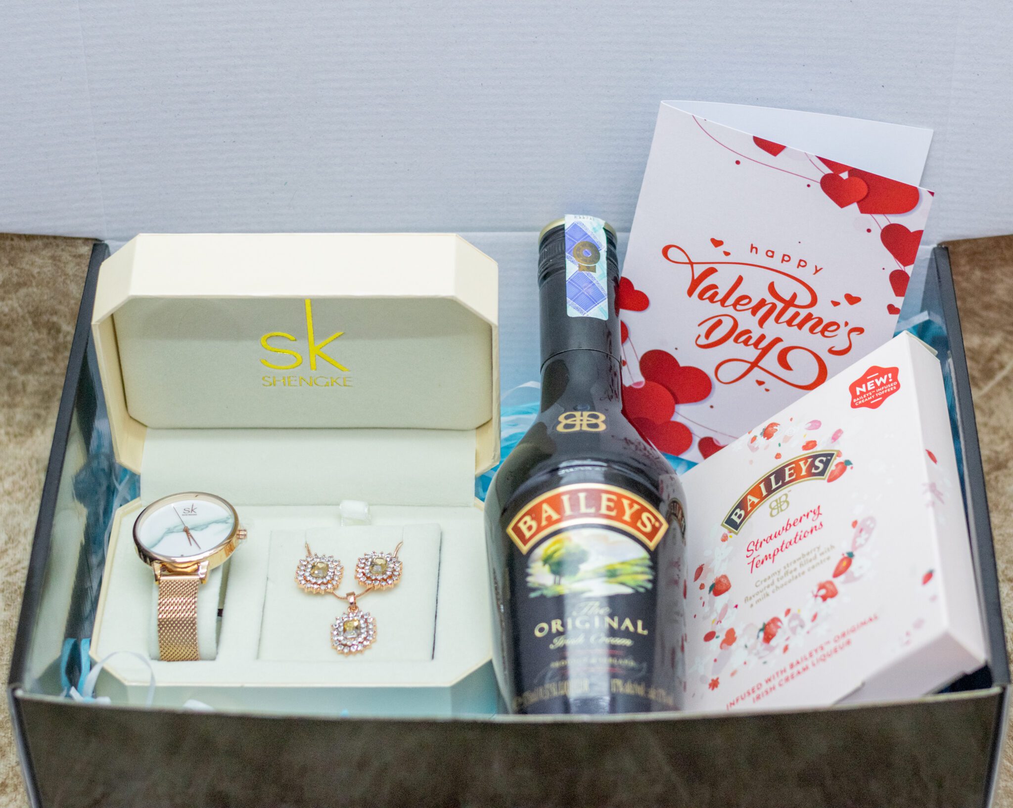 Luxury Valentine's Day Gift Box - The Ultimate Romantic Surprise
