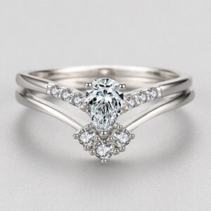 Pear-shaped Diamond Engagement Ring Set