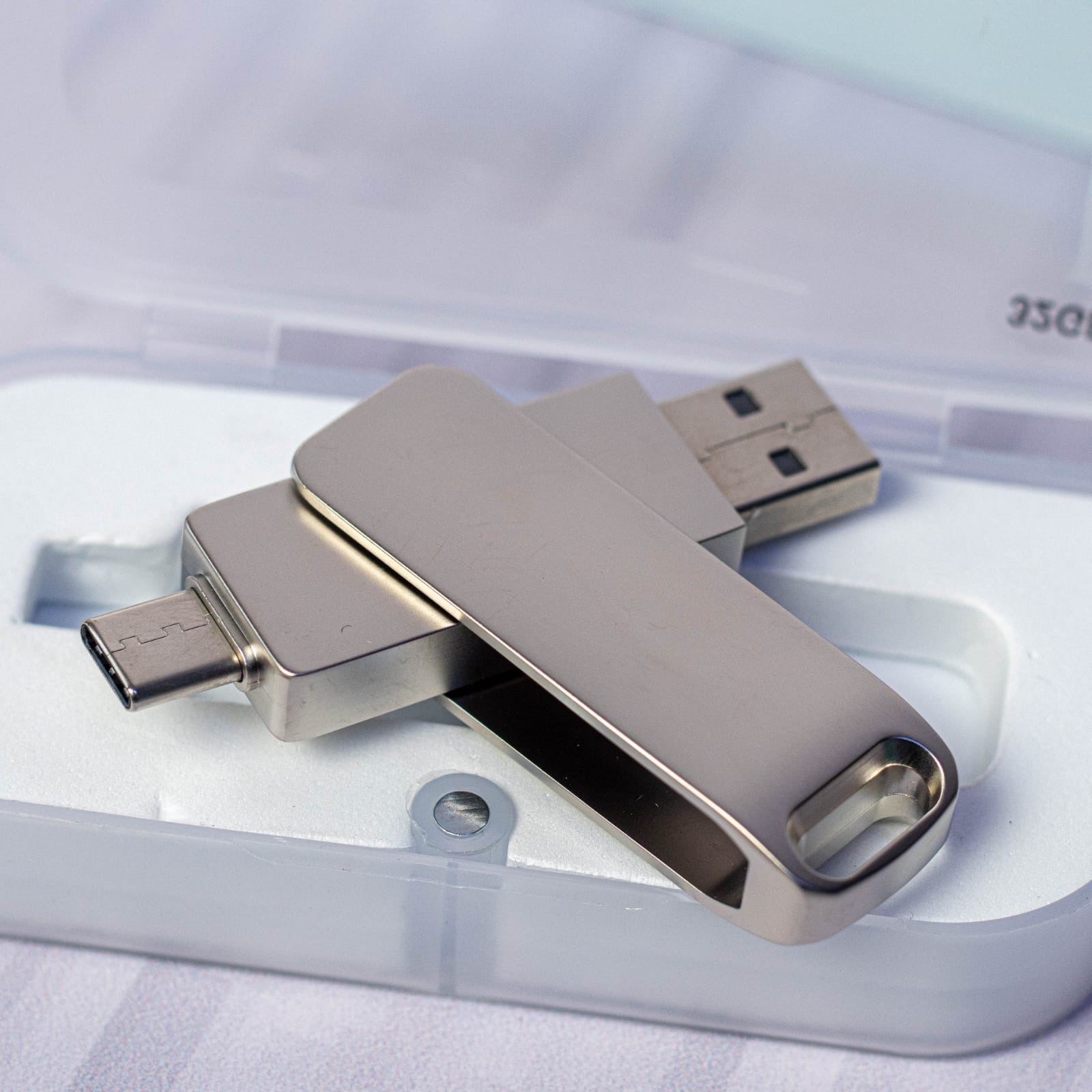 32GB Metallic USB Flash Drive