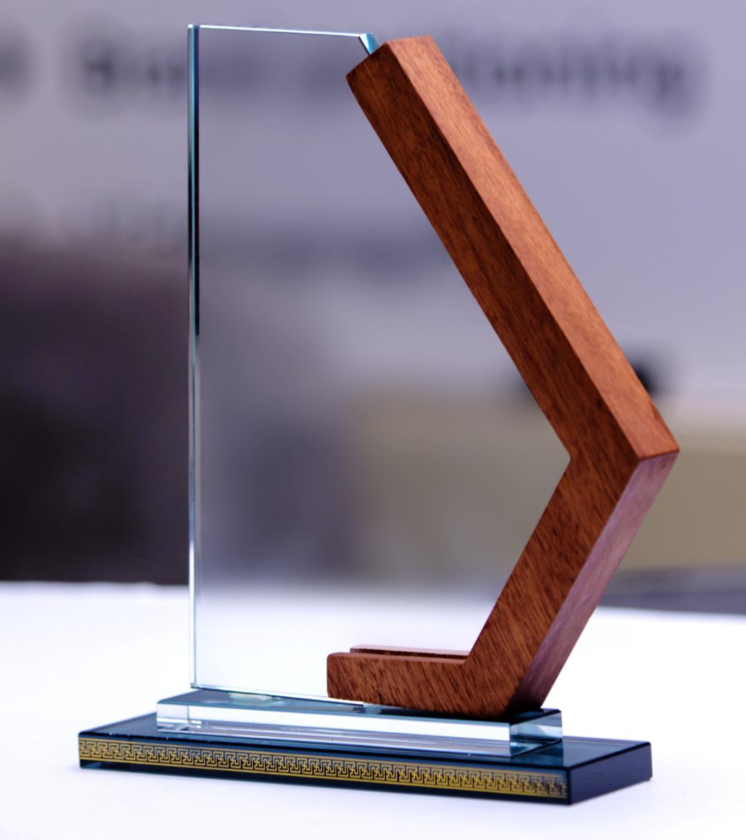 The Artisan Peak Trophy Award