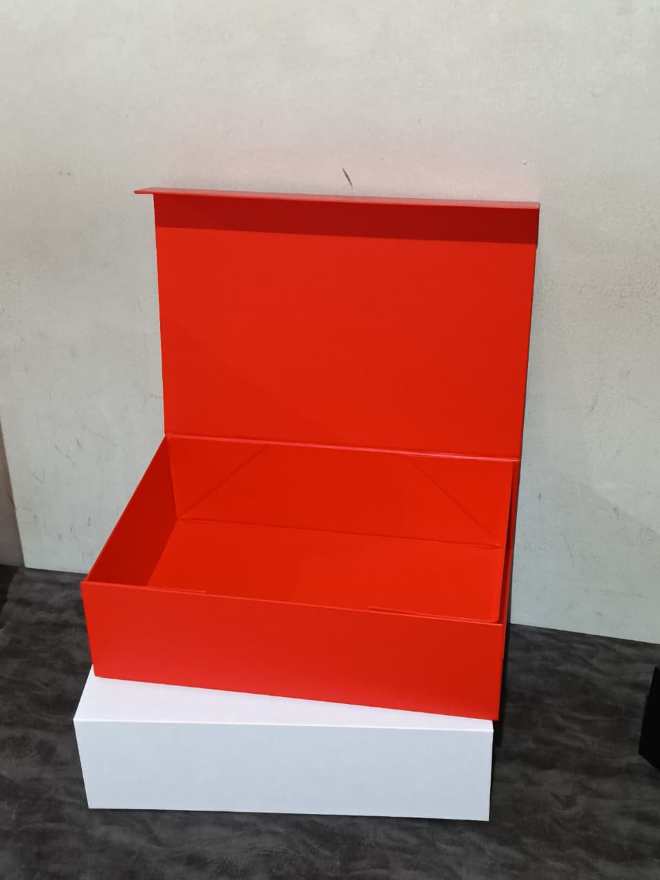 Gift Box – 30cm x 25cm x 15cm